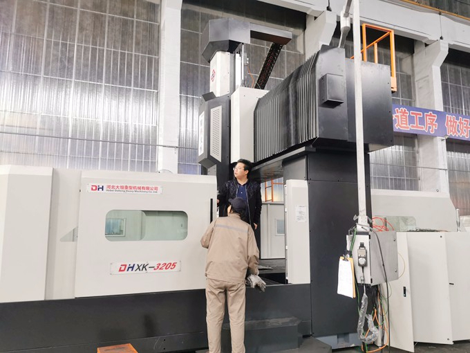 為山東濟南客戶打造的大型龍門銑床3205準備進入調試階段